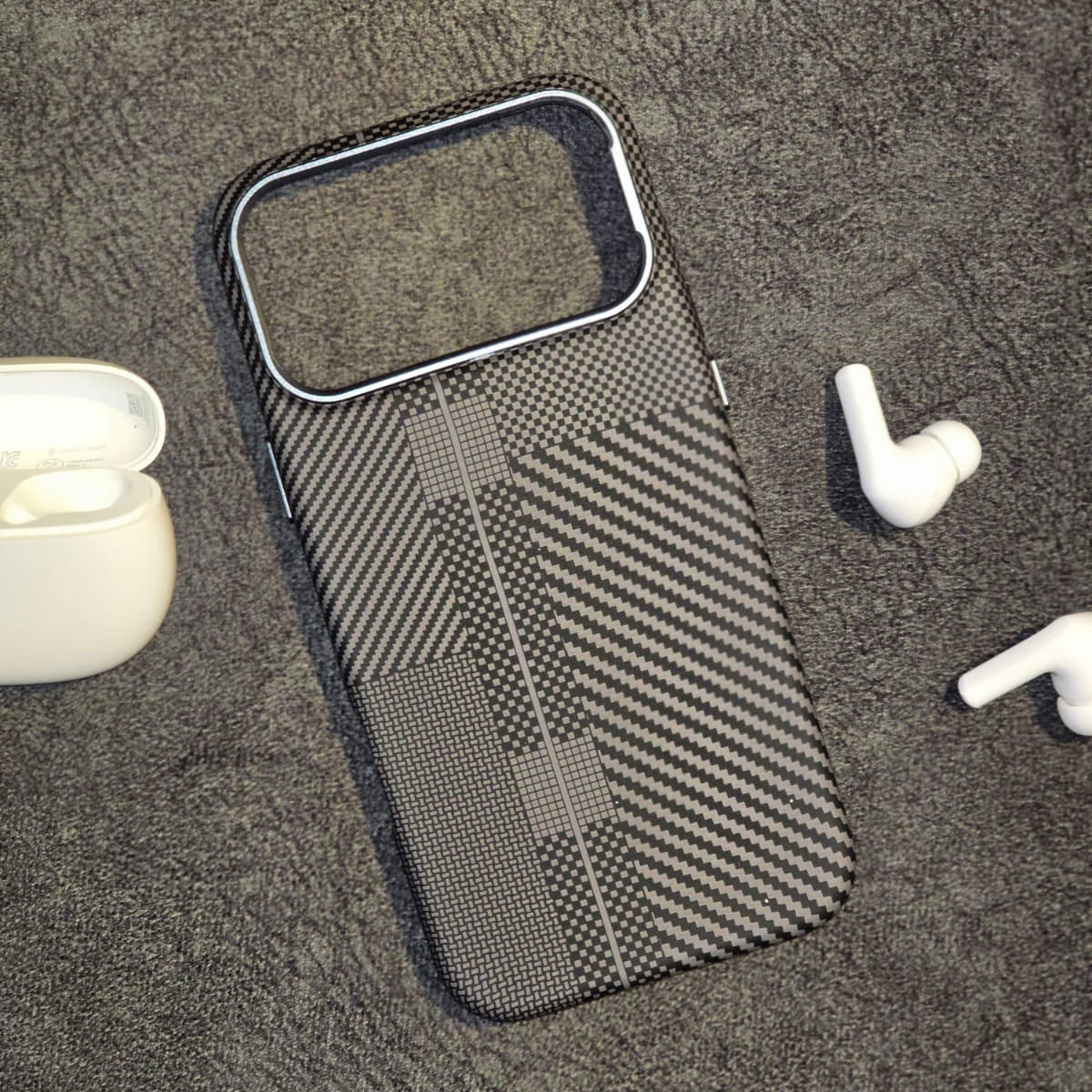 Carbon Fiber Case – iPhone 17 Pro Max